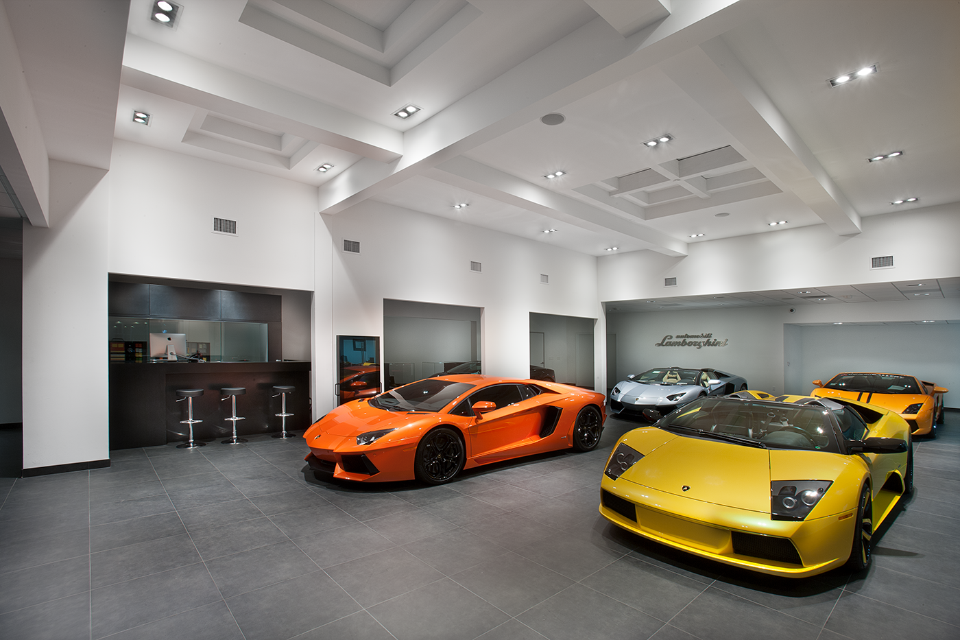 Lamborghini Woodland Hills - pincon